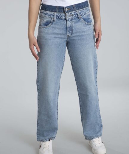 ג'ינס קלסי לנשים מבית Levis
