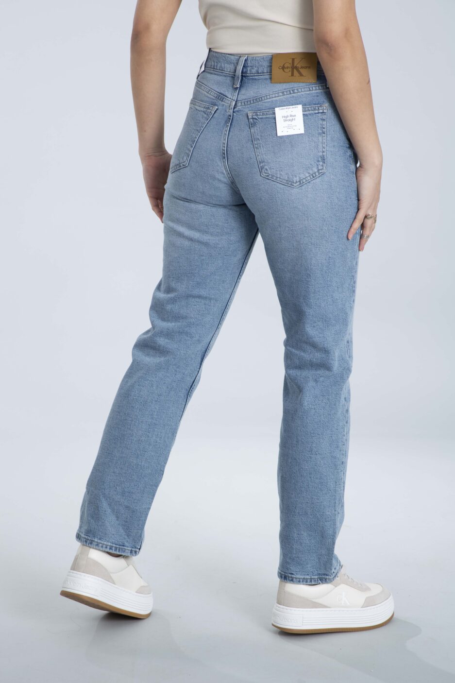 ⁦ג'ינס סטרייט היי רייז של Calvin Klein⁩ – תמונה ⁦6⁩