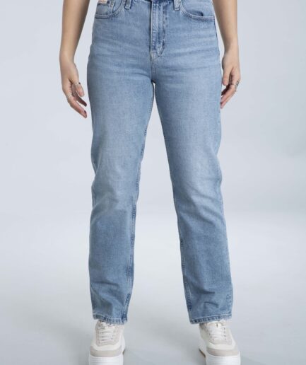 ג'ינס סטרייט היי רייז של Calvin Klein