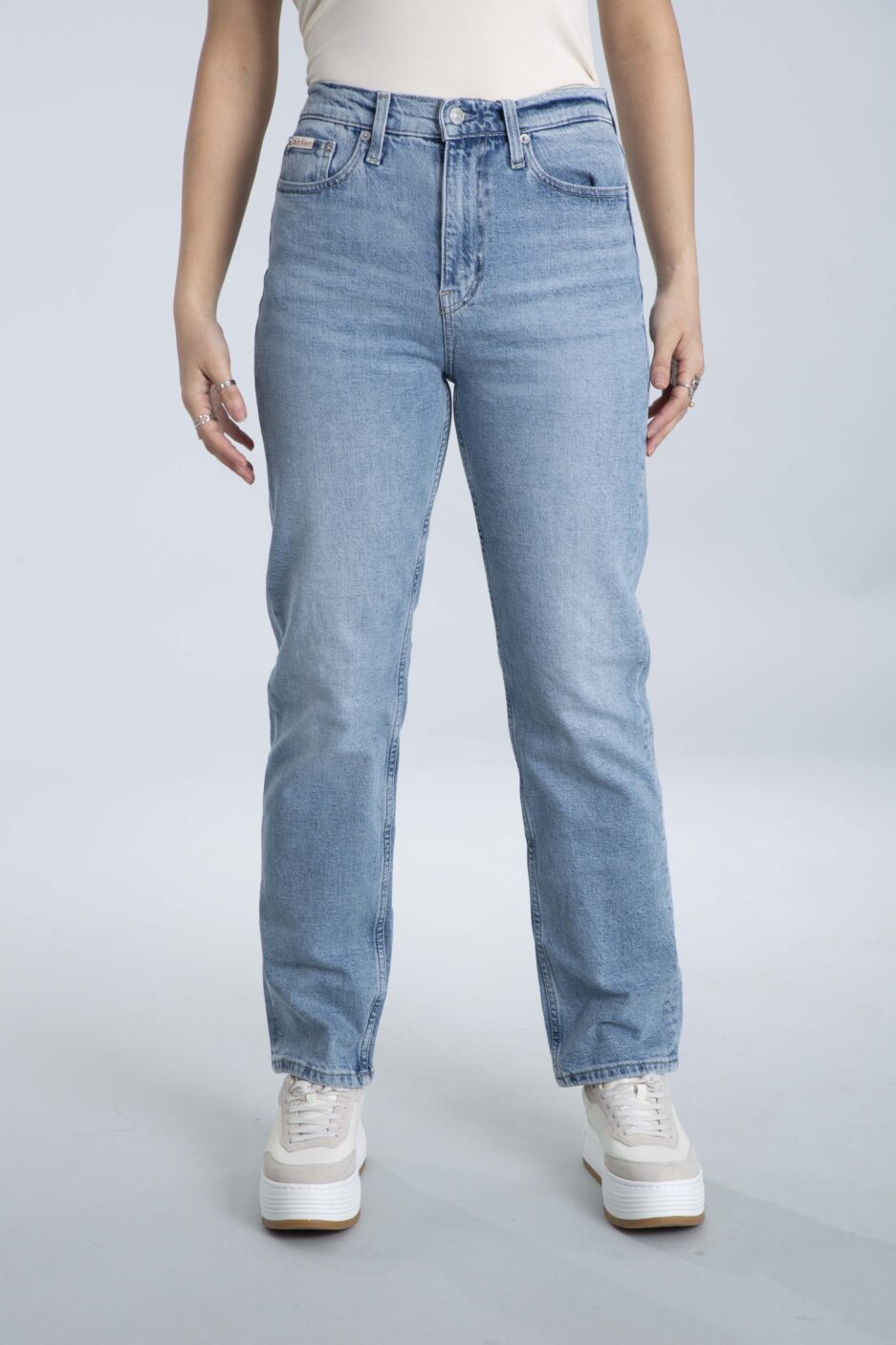 ג'ינס סטרייט היי רייז של Calvin Klein