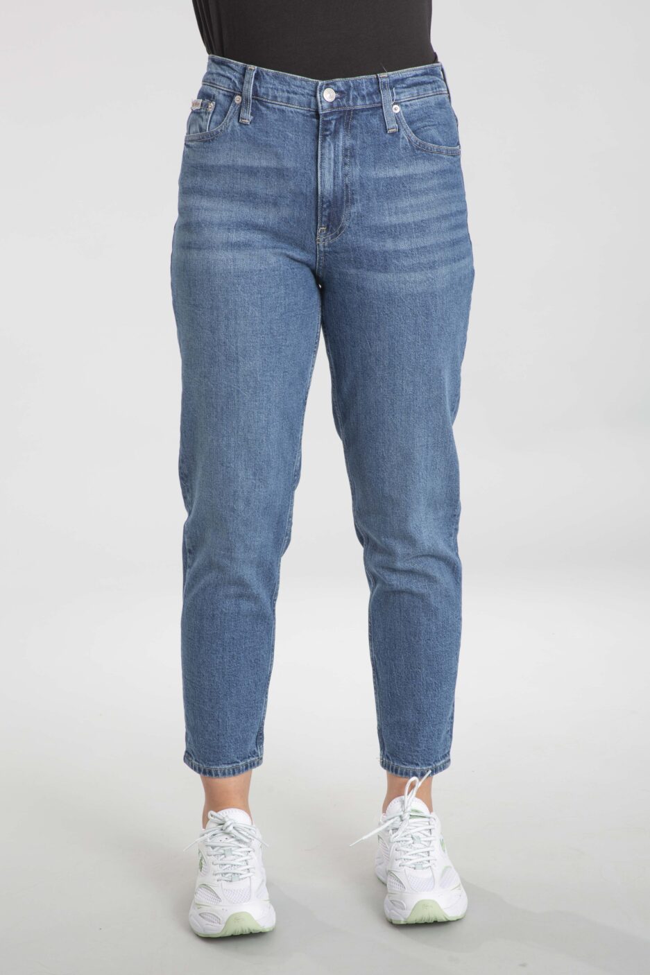 ג'ינס MOM JEAN של Calvin Klein