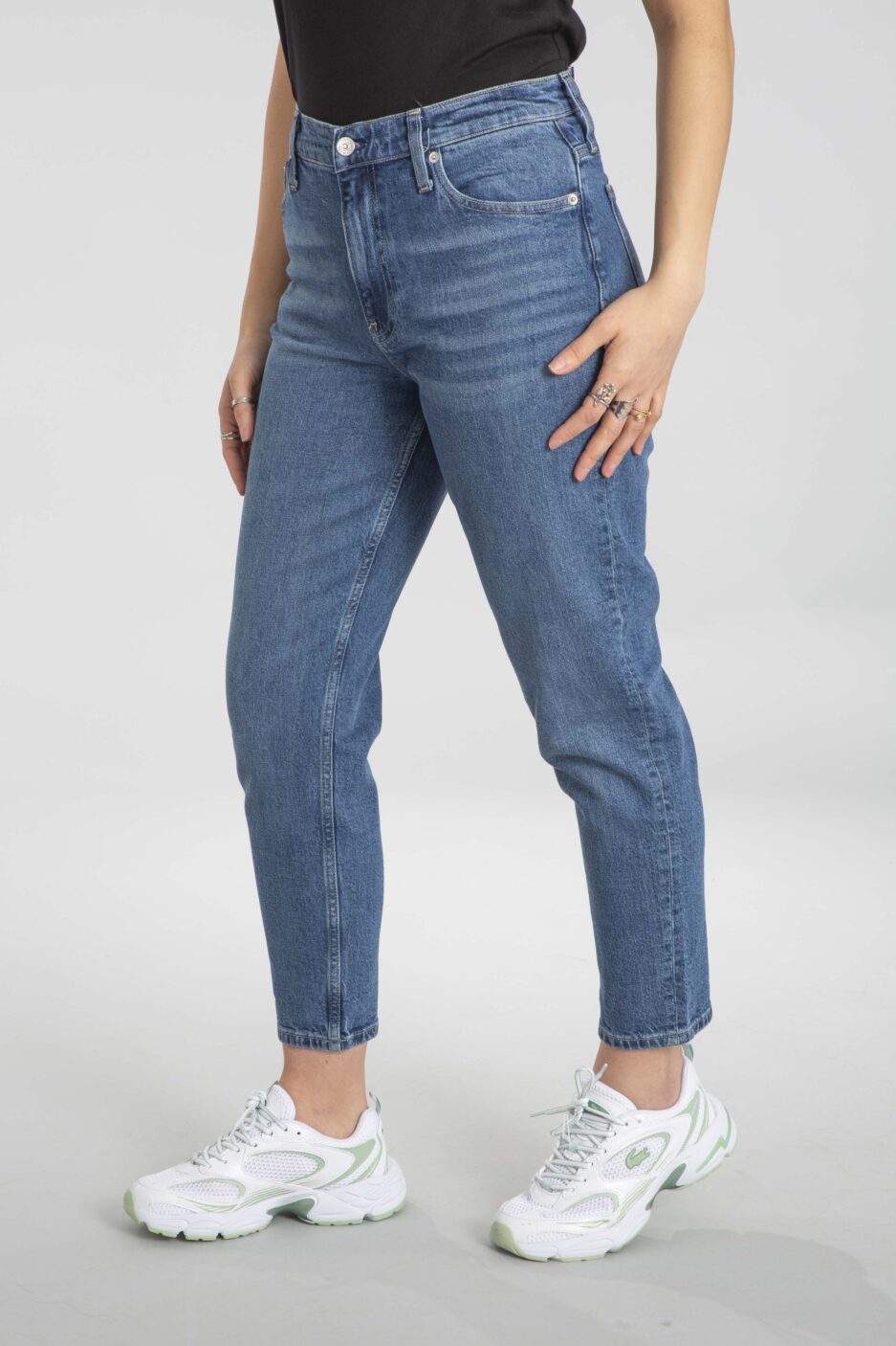 ⁦ג'ינס MOM JEAN של Calvin Klein⁩ – תמונה ⁦3⁩