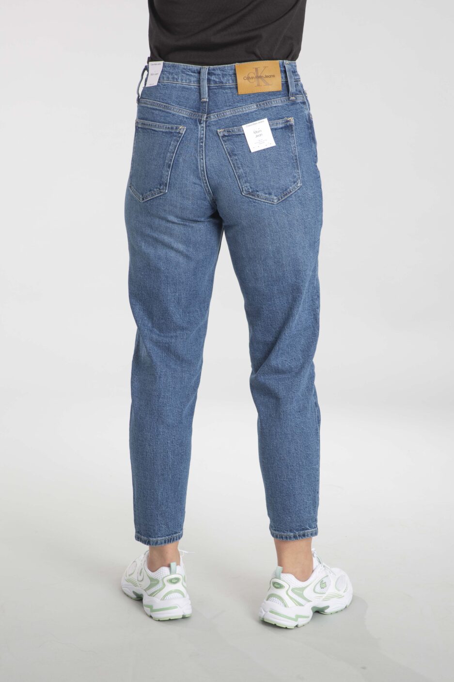 ⁦ג'ינס MOM JEAN של Calvin Klein⁩ – תמונה ⁦5⁩
