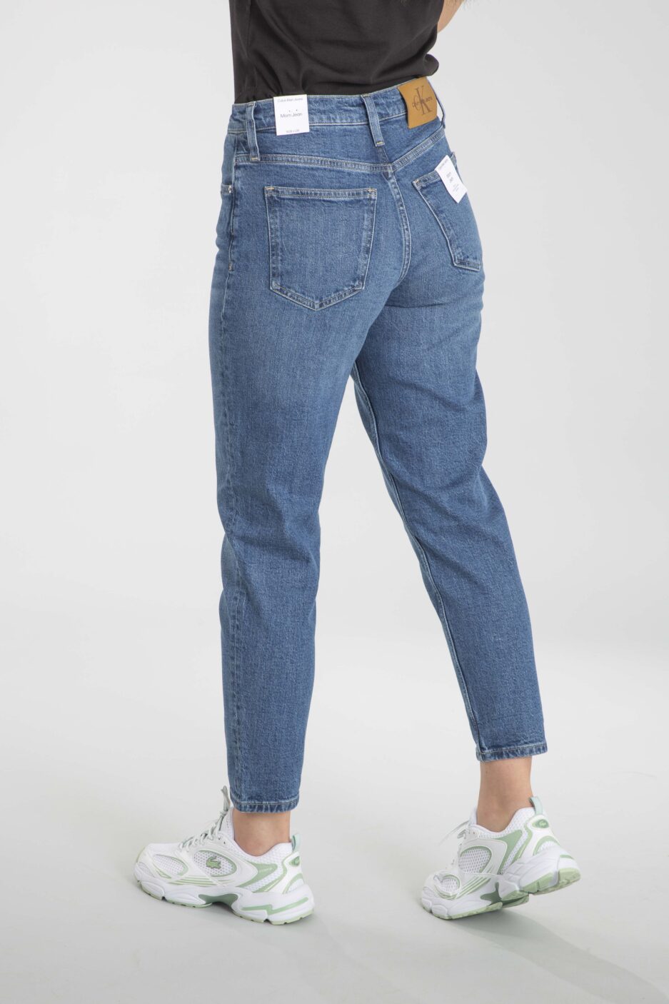 ⁦ג'ינס MOM JEAN של Calvin Klein⁩ – תמונה ⁦4⁩