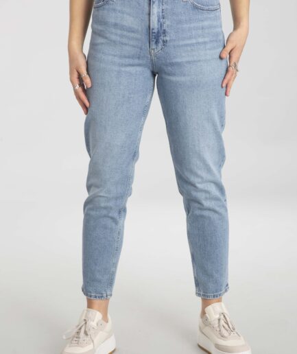 ג'ינס MOM של Calvin Klein לנשים