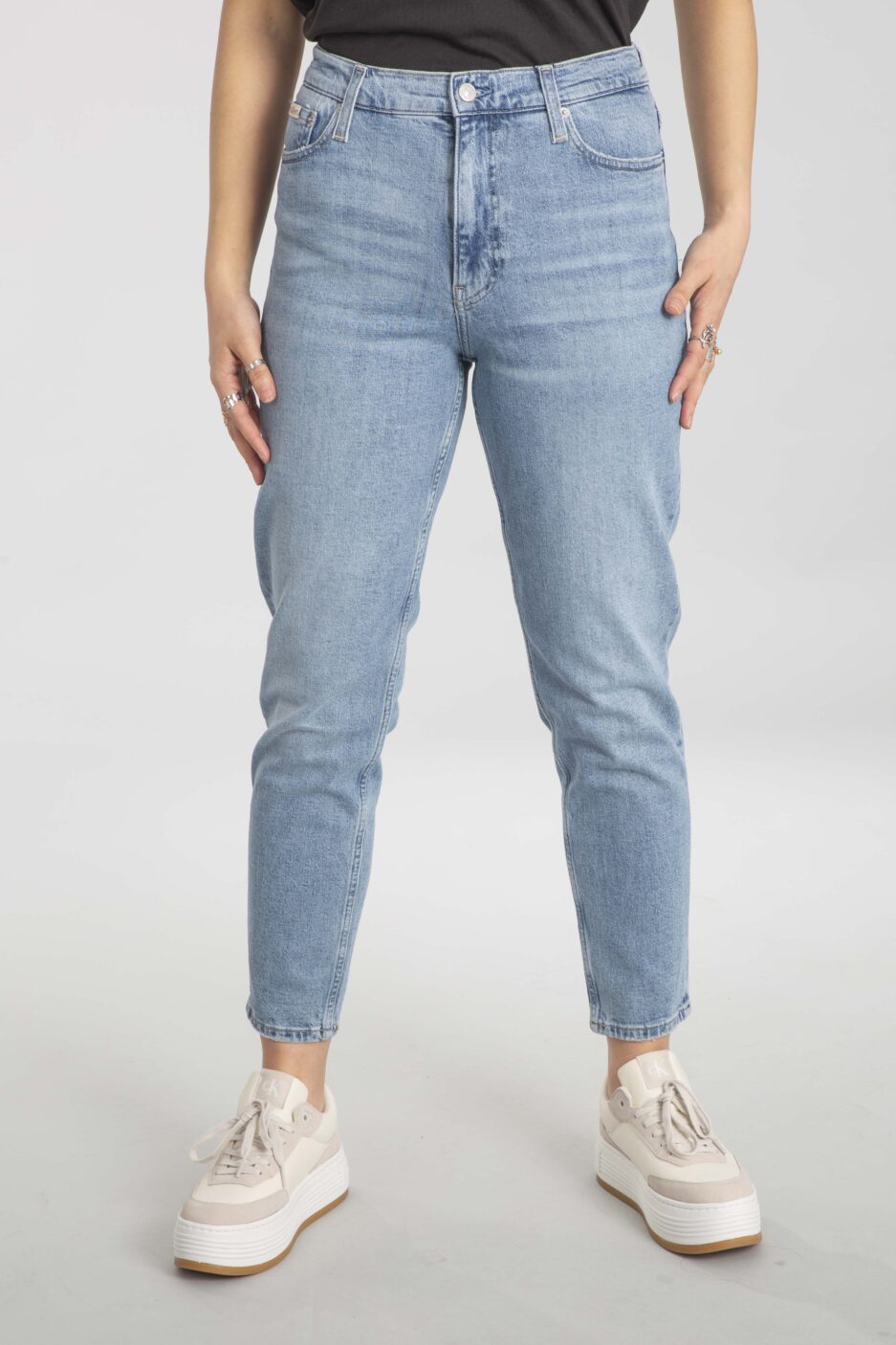 ג'ינס MOM של Calvin Klein לנשים