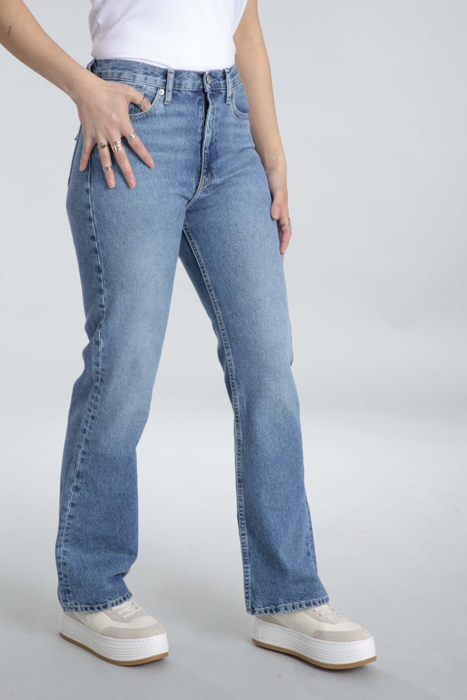 ג'ינס נשים בוטקאט Calvin Klein