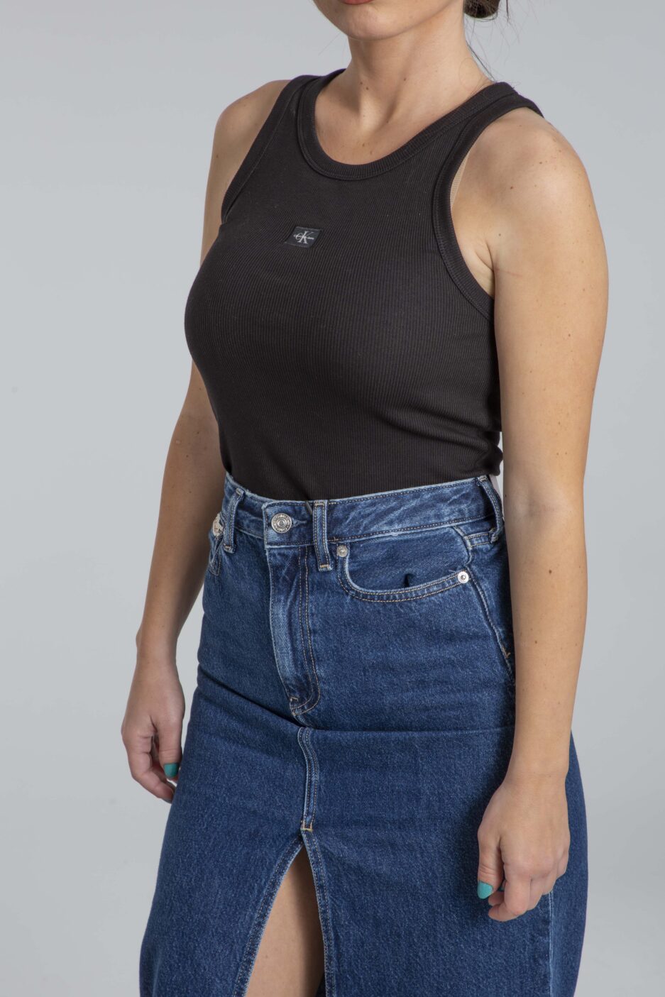 ⁦גופיה ריבית צרה מכותנה מקולקציית Calvin Klein⁩ – תמונה ⁦3⁩