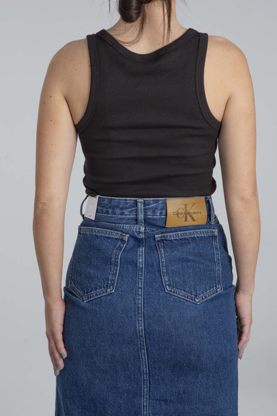 ⁦גופיה ריבית צרה מכותנה מקולקציית Calvin Klein⁩ – תמונה ⁦6⁩