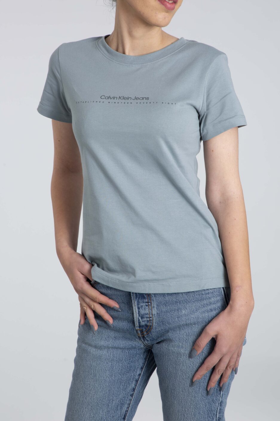 ⁦טי שירט סלים לוגו של Calvin Klein⁩ – תמונה ⁦9⁩