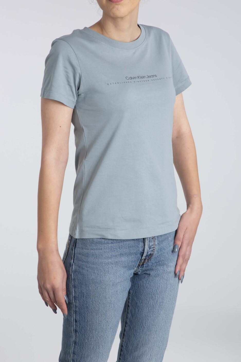 ⁦טי שירט סלים לוגו של Calvin Klein⁩ – תמונה ⁦3⁩