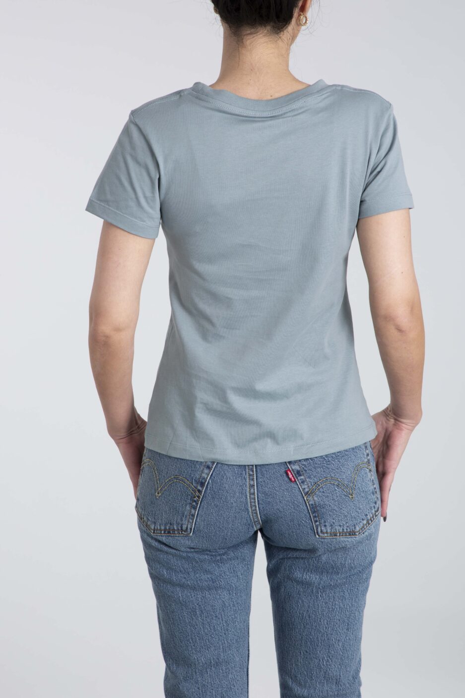 ⁦טי שירט סלים לוגו של Calvin Klein⁩ – תמונה ⁦7⁩