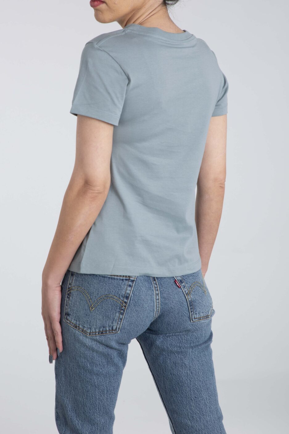 ⁦טי שירט סלים לוגו של Calvin Klein⁩ – תמונה ⁦8⁩