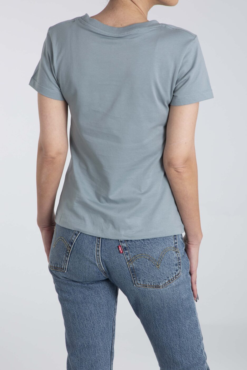 ⁦טי שירט סלים לוגו של Calvin Klein⁩ – תמונה ⁦5⁩