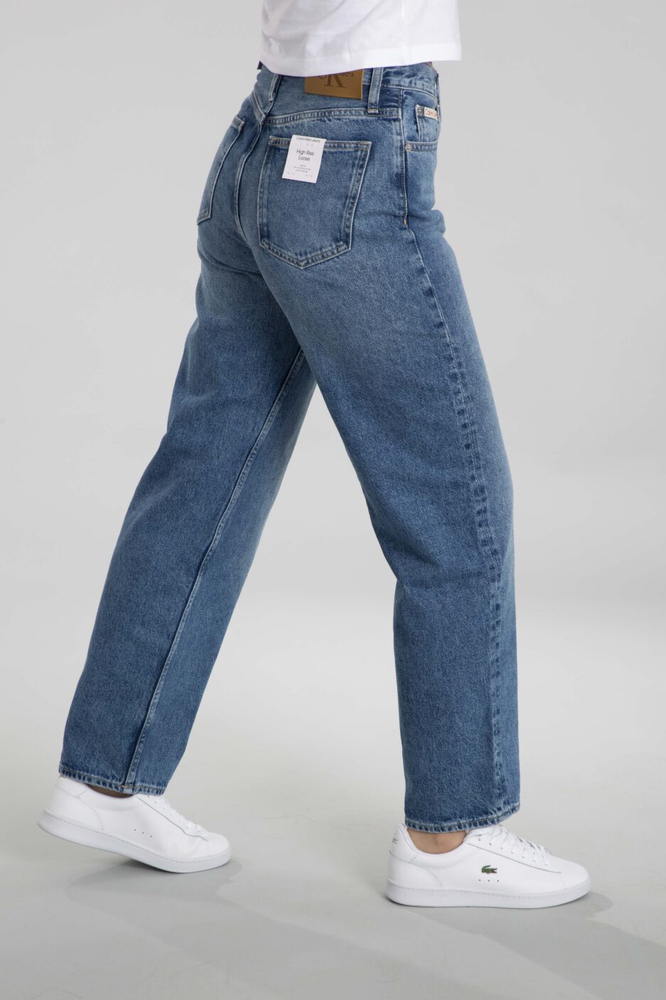 ⁦ג'ינס גבוה רחב של Calvin Klein⁩ – תמונה ⁦5⁩