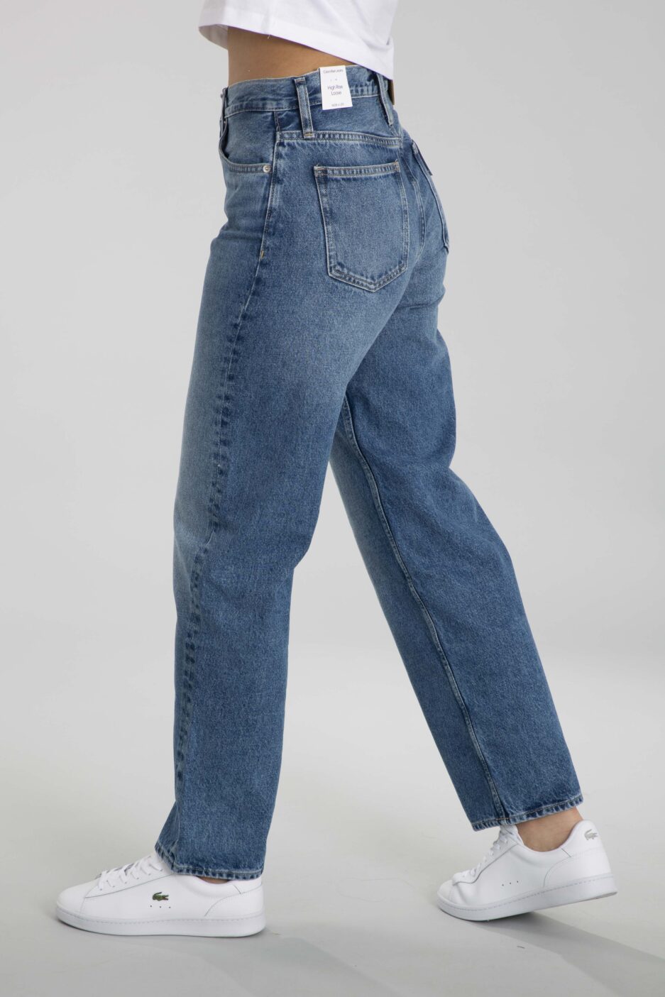 ⁦ג'ינס גבוה רחב של Calvin Klein⁩ – תמונה ⁦3⁩
