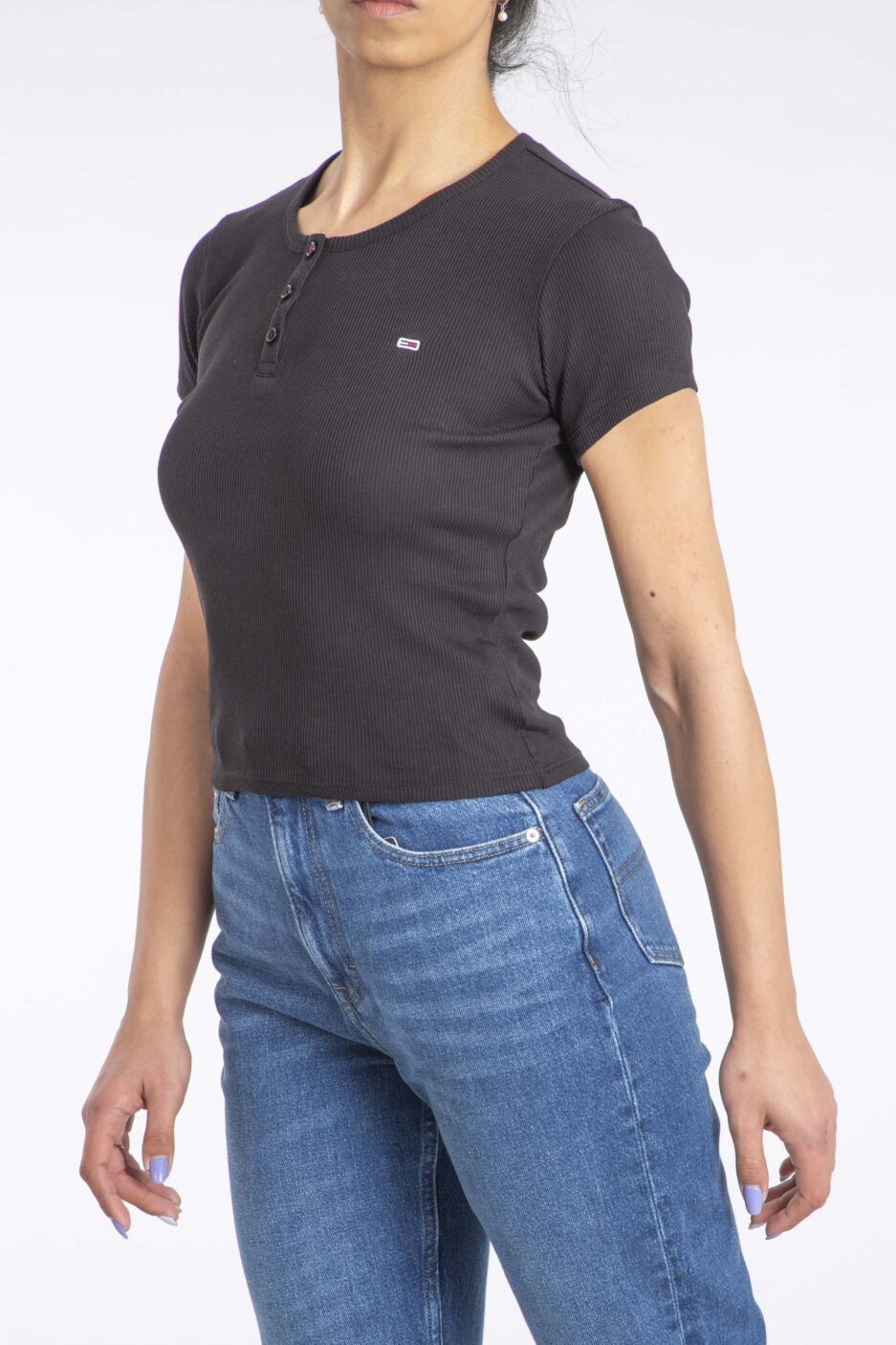 ⁦חולצת טי ריב עם כפתורים Tommy Jeans⁩ – תמונה ⁦5⁩