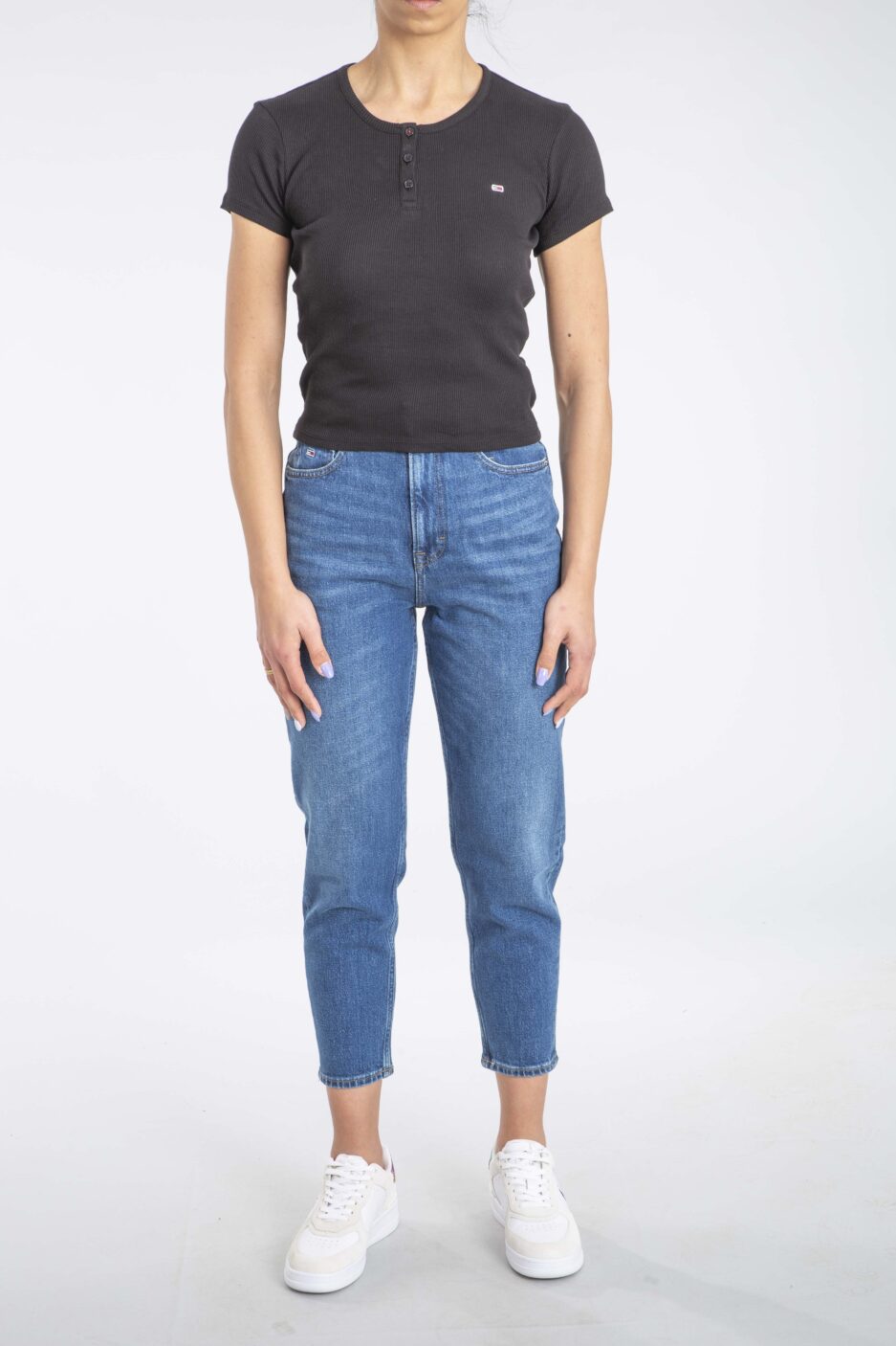 ⁦חולצת טי ריב עם כפתורים Tommy Jeans⁩ – תמונה ⁦7⁩