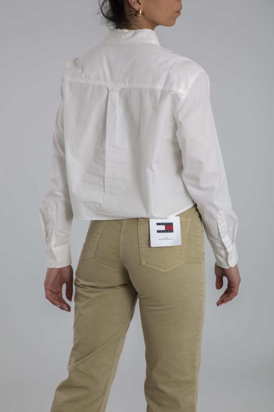 ⁦חולצת פופלין קצרה ונינוחה של Tommy Hilfiger⁩ – תמונה ⁦11⁩
