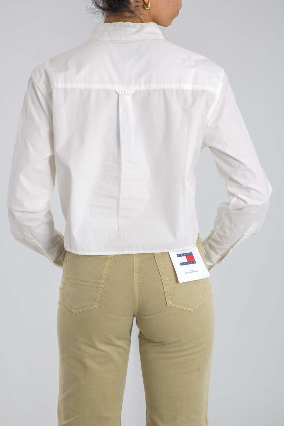 ⁦חולצת פופלין קצרה ונינוחה של Tommy Hilfiger⁩ – תמונה ⁦13⁩