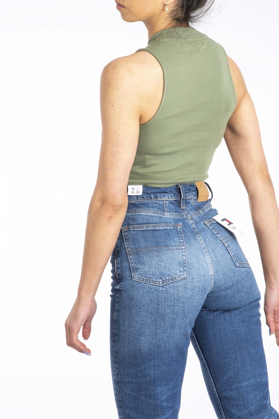 ⁦קרופ טופ רקום תוצרת Tommy Jeans⁩ – תמונה ⁦2⁩