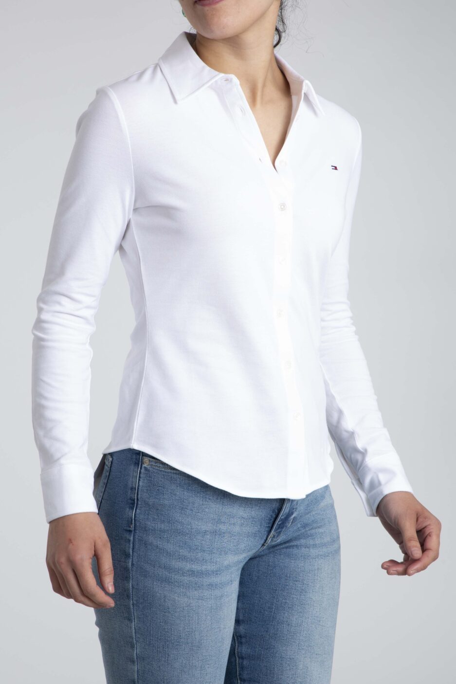 ⁦חולצה קלאסית לנשים של Tommy Hilfiger⁩ – תמונה ⁦5⁩