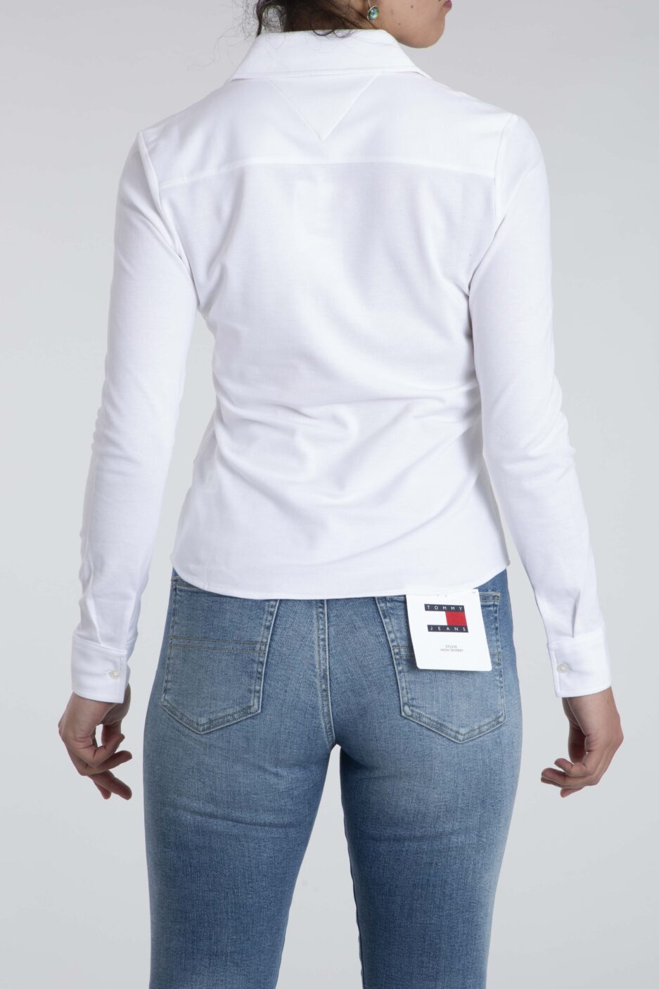 ⁦חולצה קלאסית לנשים של Tommy Hilfiger⁩ – תמונה ⁦4⁩