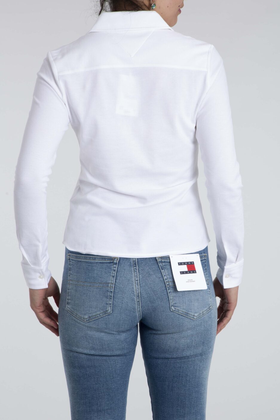 ⁦חולצה קלאסית לנשים של Tommy Hilfiger⁩ – תמונה ⁦3⁩
