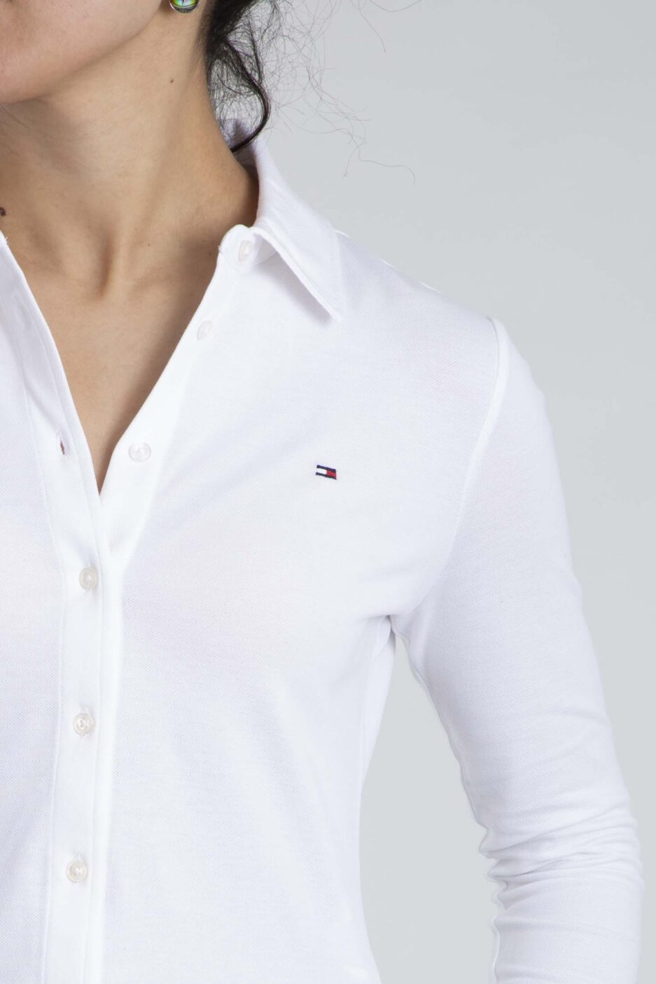 ⁦חולצה קלאסית לנשים של Tommy Hilfiger⁩ – תמונה ⁦7⁩
