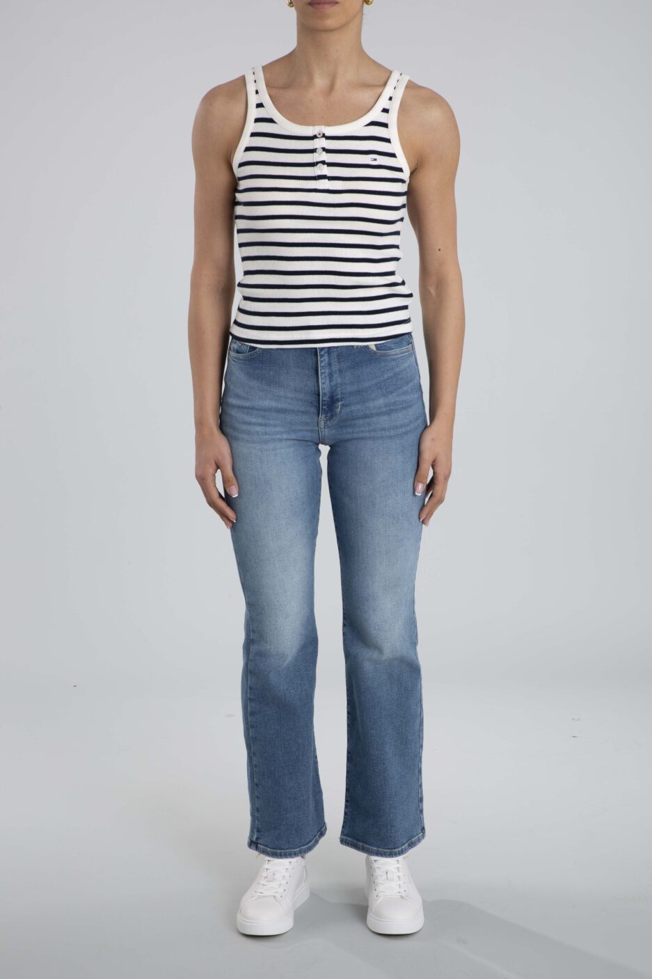 ⁦גופיית כפתורים SLIM מבית Tommy Hilfiger Jeans⁩ – תמונה ⁦6⁩