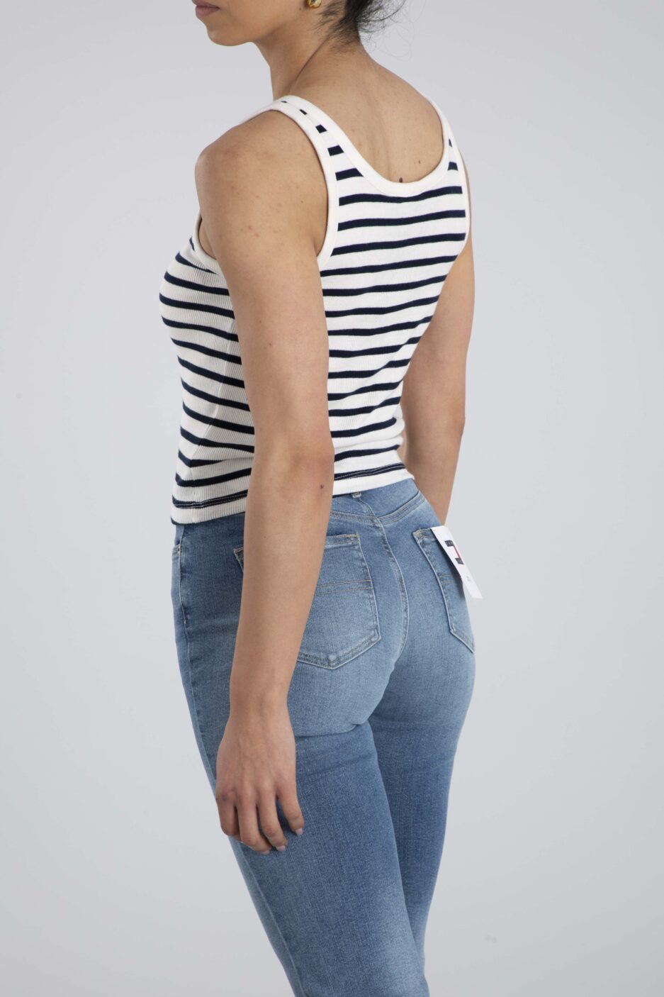 ⁦גופיית כפתורים SLIM מבית Tommy Hilfiger Jeans⁩ – תמונה ⁦8⁩