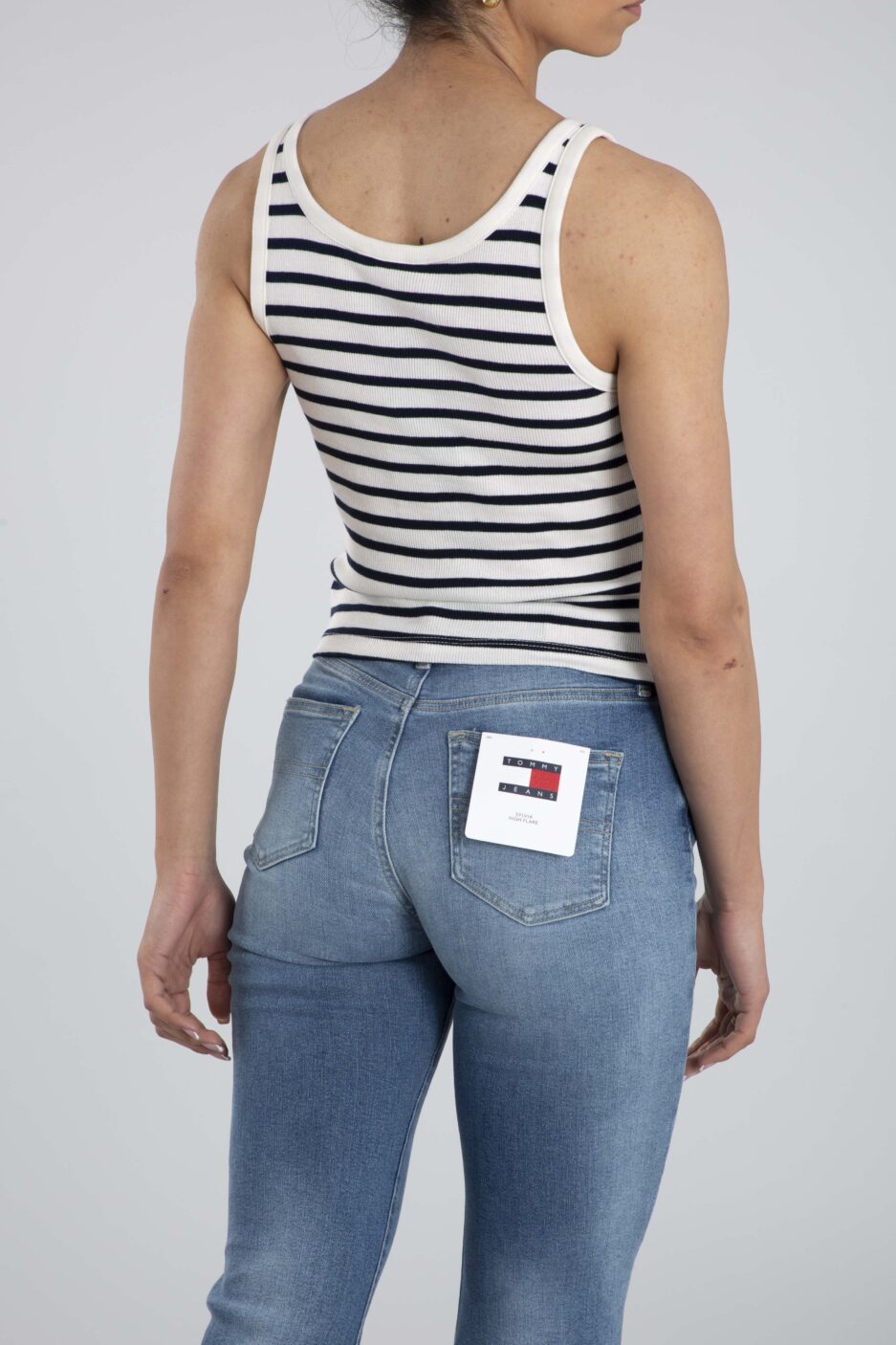 ⁦גופיית כפתורים SLIM מבית Tommy Hilfiger Jeans⁩ – תמונה ⁦7⁩