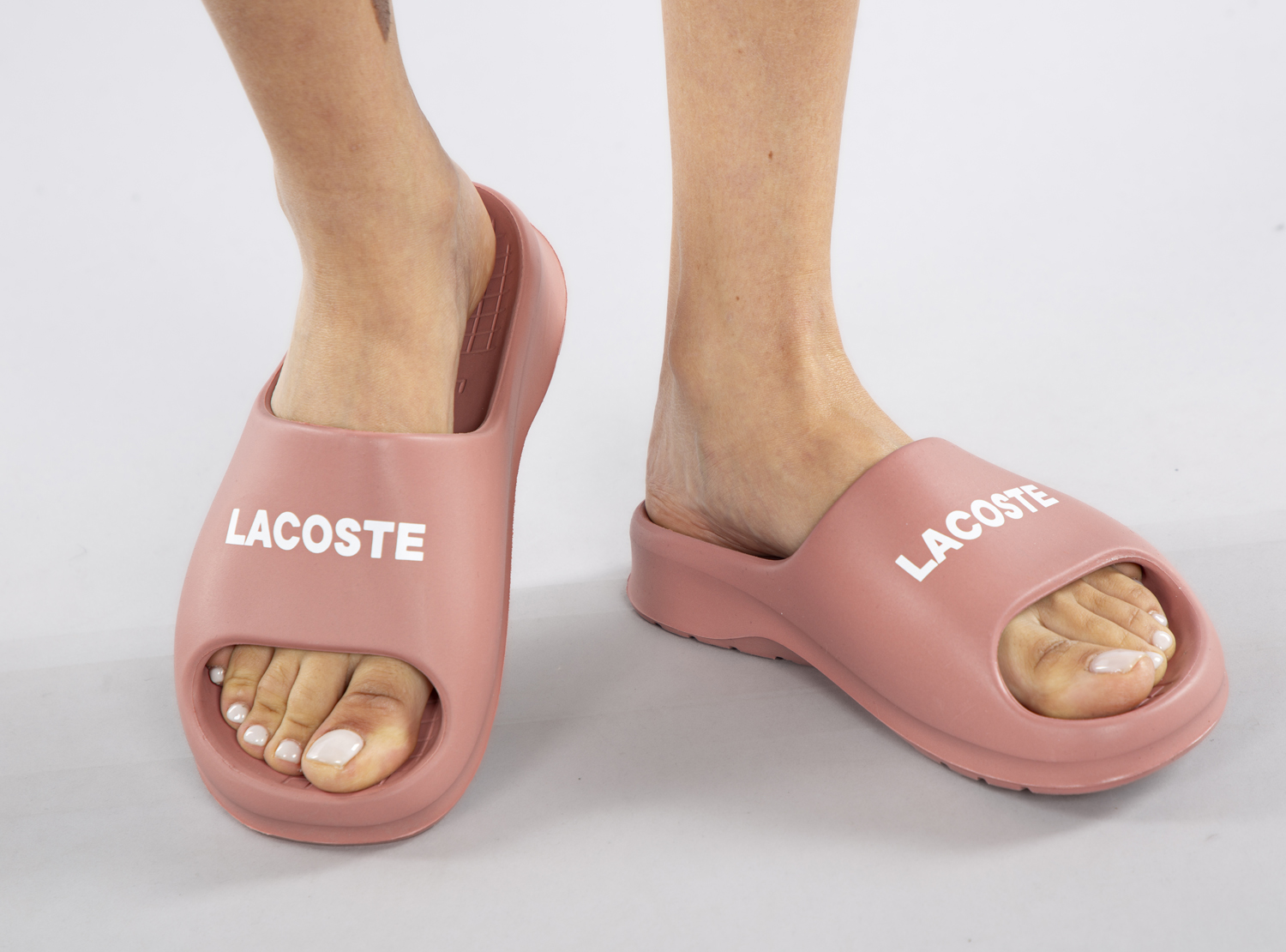 כפכף לאישה - Lacoste