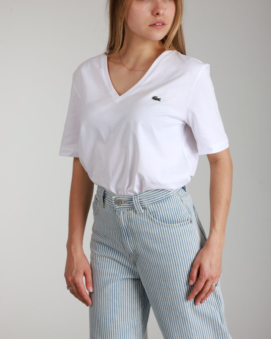 ⁦טי שירט רילקסד קוטון צווארון V לנשים מבית Lacoste⁩ – תמונה ⁦14⁩