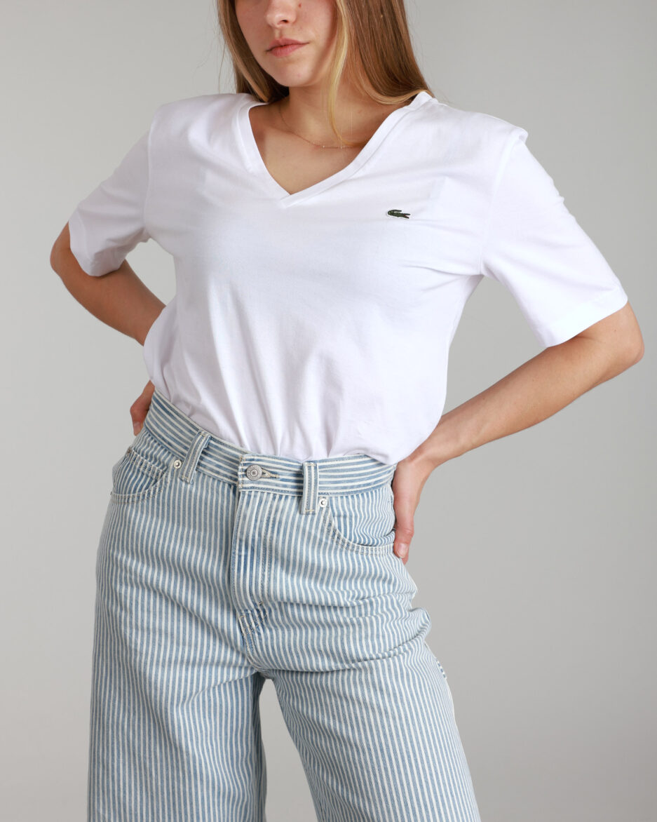 ⁦טי שירט רילקסד קוטון צווארון V לנשים מבית Lacoste⁩ – תמונה ⁦15⁩