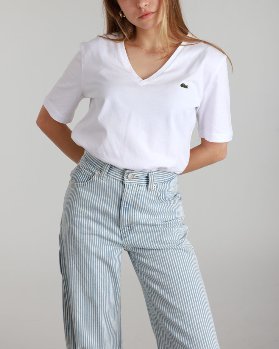 ⁦טי שירט רילקסד קוטון צווארון V לנשים מבית Lacoste⁩ – תמונה ⁦2⁩