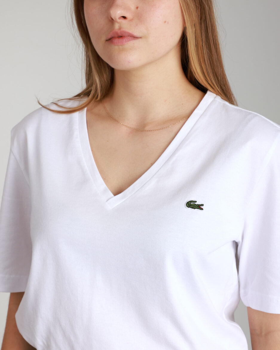 ⁦טי שירט רילקסד קוטון צווארון V לנשים מבית Lacoste⁩ – תמונה ⁦13⁩