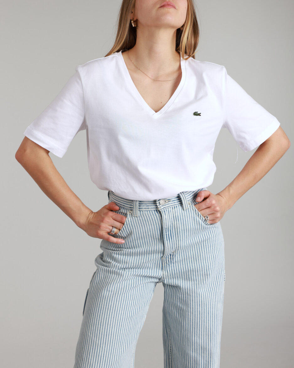 ⁦טי שירט רילקסד קוטון צווארון V לנשים מבית Lacoste⁩ – תמונה ⁦4⁩