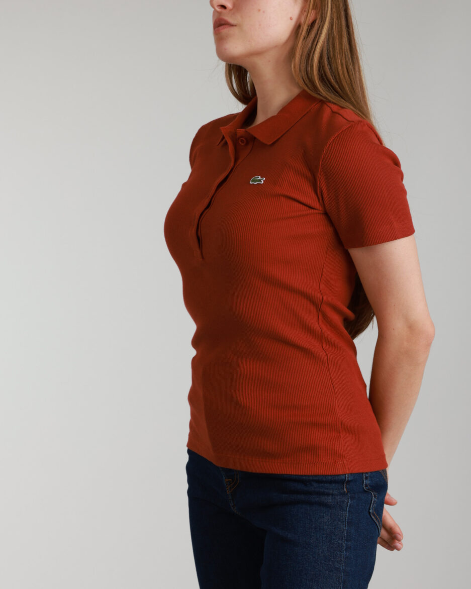 ⁦חולצת פולו לנשים Lacoste Slim Fit⁩ – תמונה ⁦3⁩