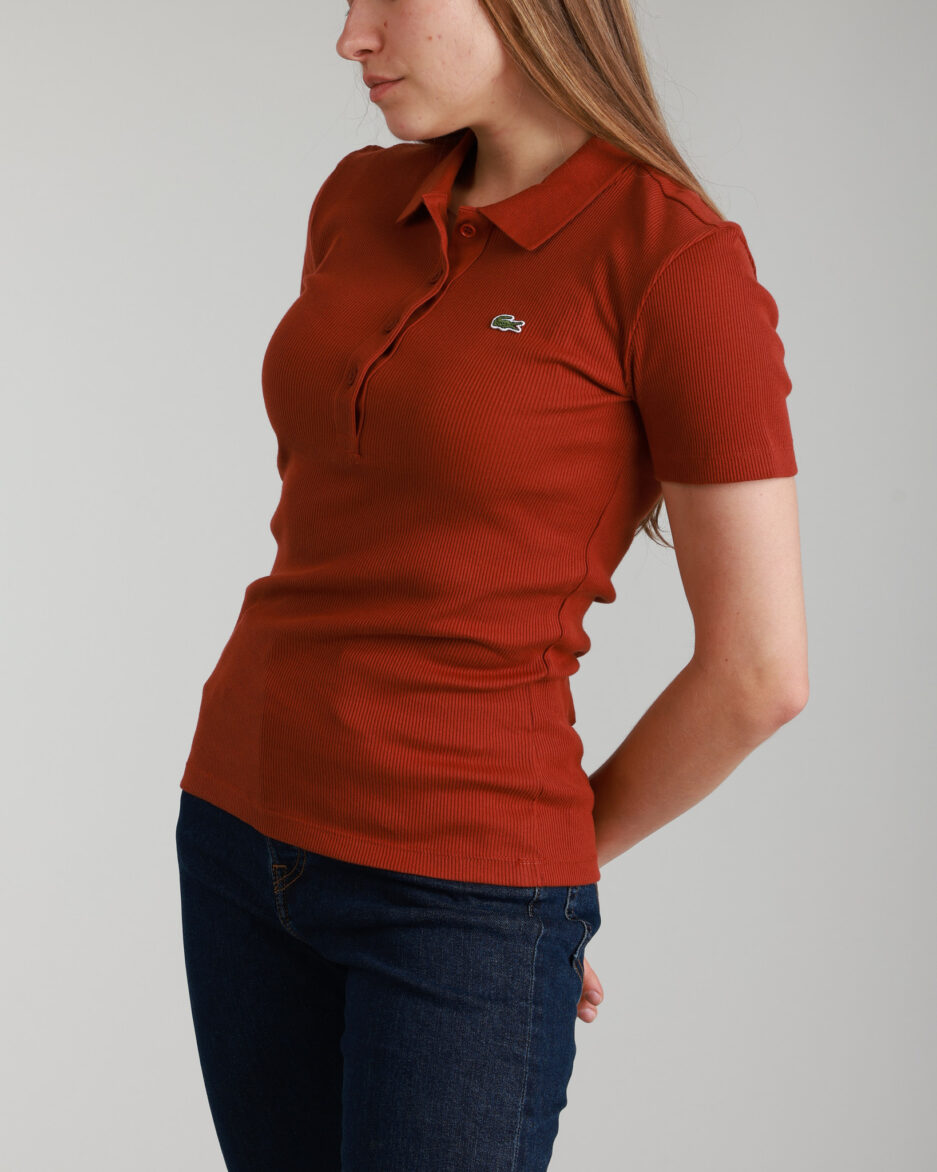 ⁦חולצת פולו לנשים Lacoste Slim Fit⁩ – תמונה ⁦4⁩