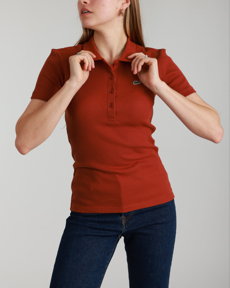 ⁦חולצת פולו לנשים Lacoste Slim Fit⁩ – תמונה ⁦15⁩