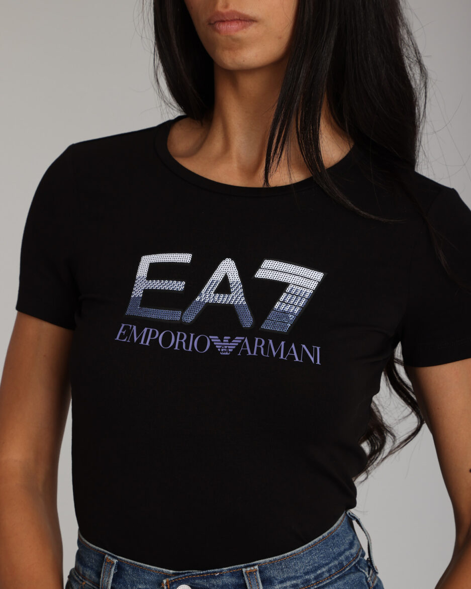 ⁦חולצת טי לוגו מנצנץ של EA7⁩ – תמונה ⁦9⁩