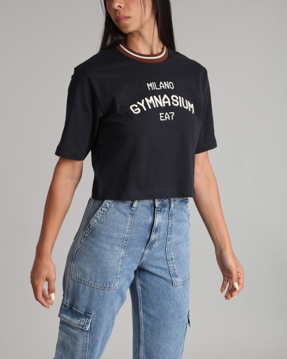 ⁦טי שירט לנשים מבית EA7 Emporio Armani⁩ – תמונה ⁦2⁩