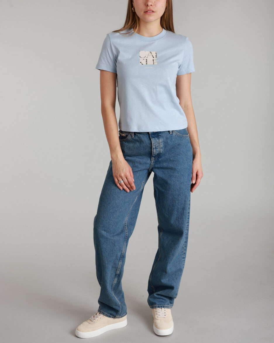 ⁦חולצת טי נשים של Calvin Klein⁩ – תמונה ⁦19⁩
