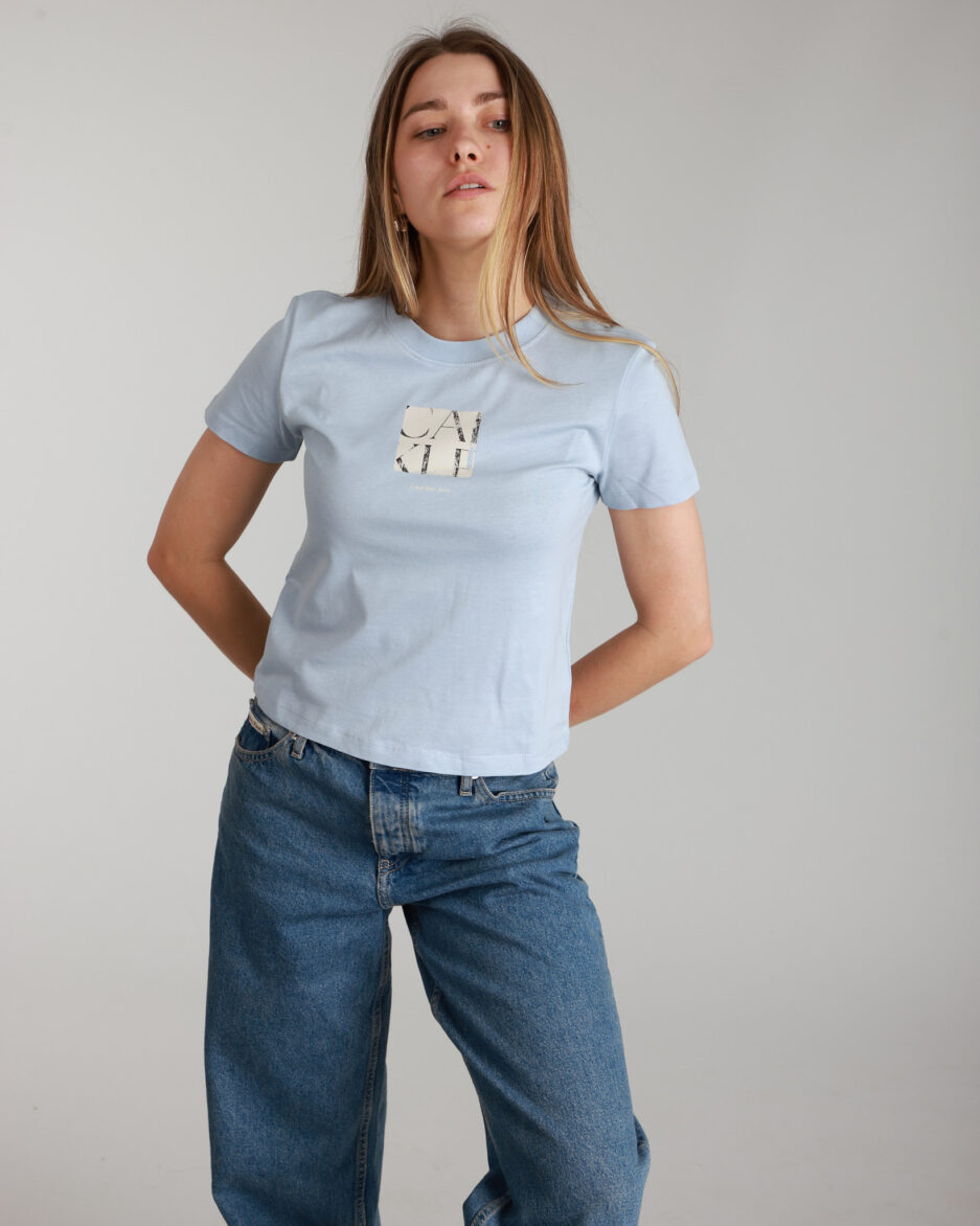 ⁦חולצת טי נשים של Calvin Klein⁩ – תמונה ⁦18⁩