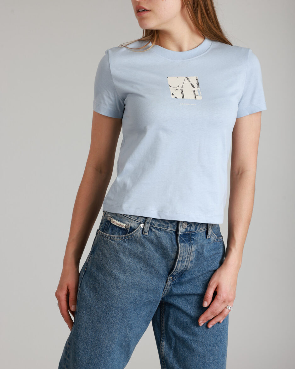 ⁦חולצת טי נשים של Calvin Klein⁩ – תמונה ⁦15⁩