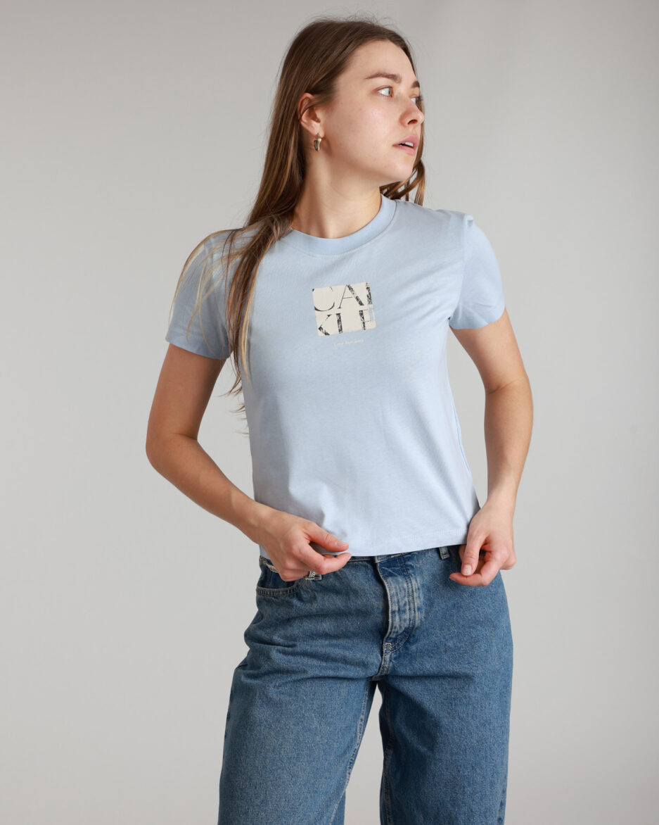⁦חולצת טי נשים של Calvin Klein⁩ – תמונה ⁦16⁩