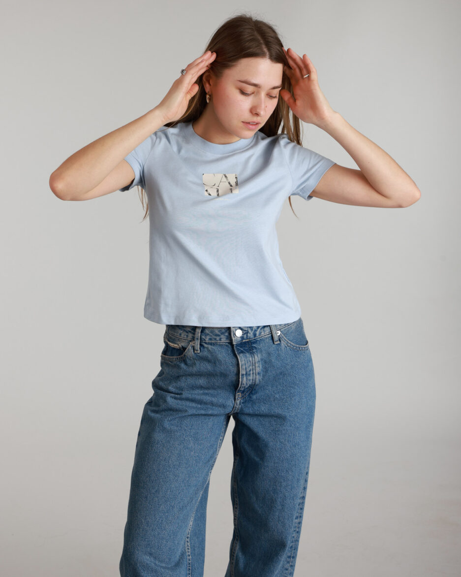 ⁦חולצת טי נשים של Calvin Klein⁩ – תמונה ⁦11⁩