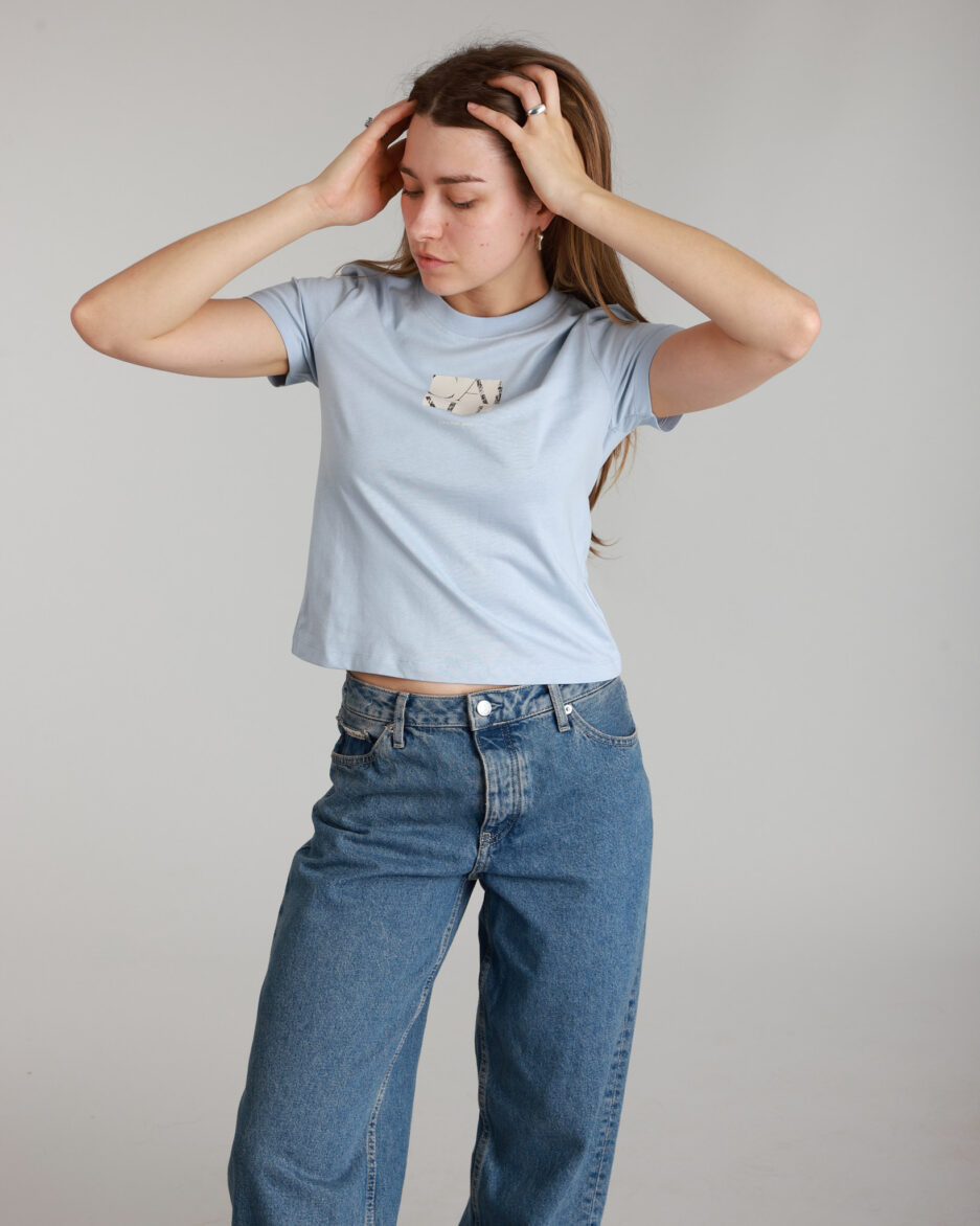 ⁦חולצת טי נשים של Calvin Klein⁩ – תמונה ⁦7⁩