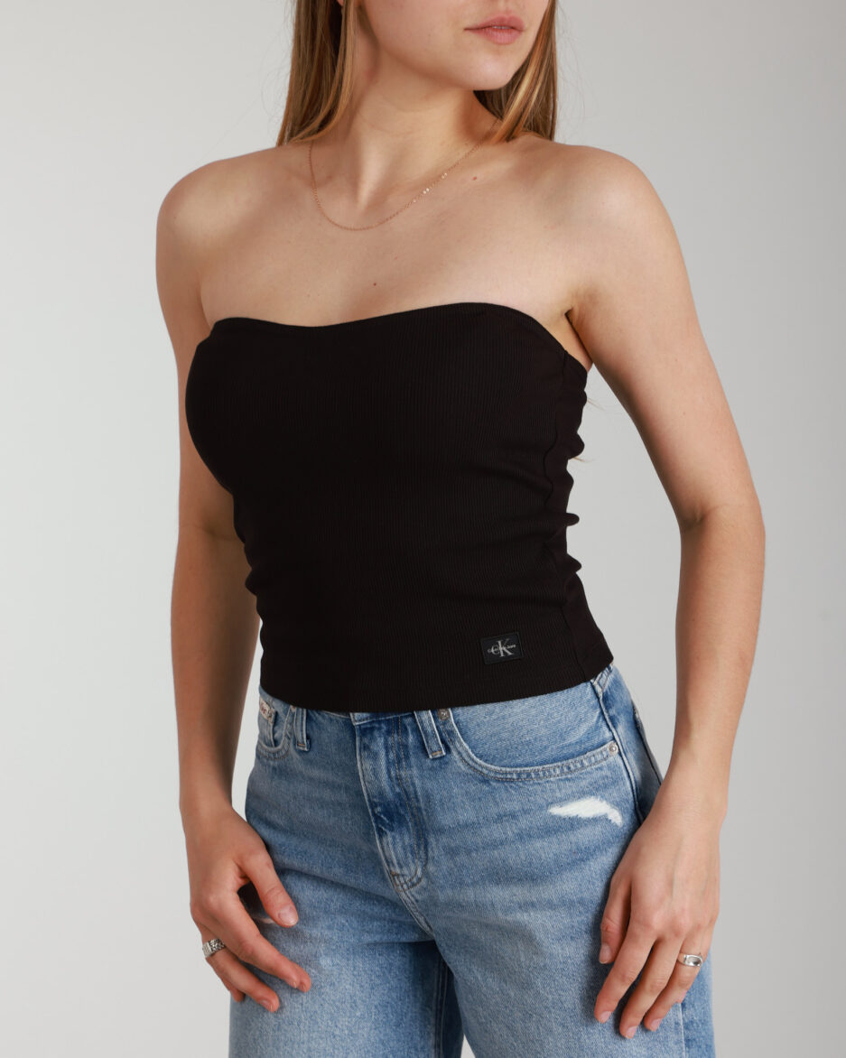 ⁦קרופ טופ ללא שרוולים Calvin Klein⁩ – תמונה ⁦7⁩